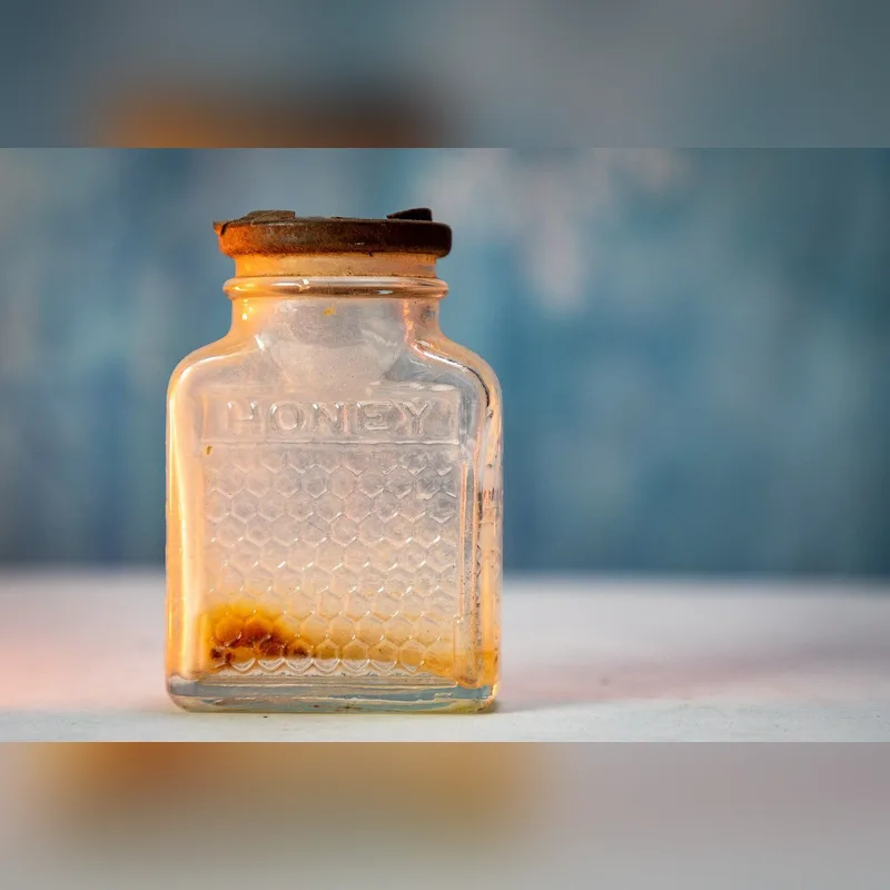 Ancien petit pot en verre à miel