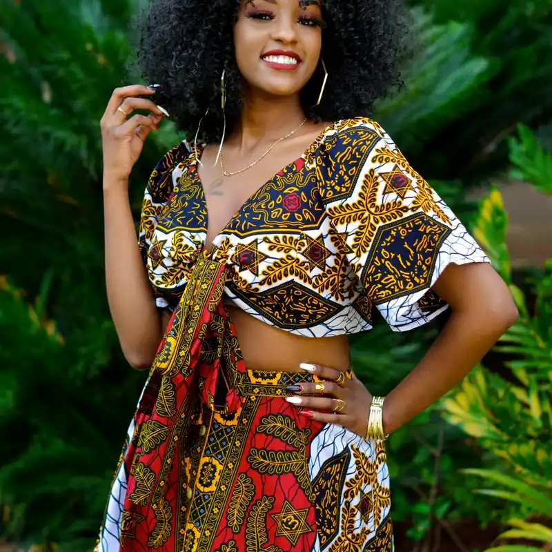 Ensemble crop top et jupe en pagne