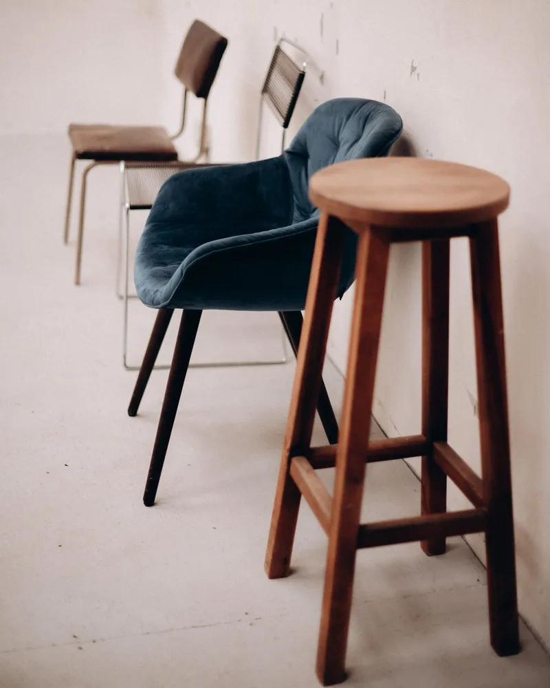 Tabouret haut, bois massif