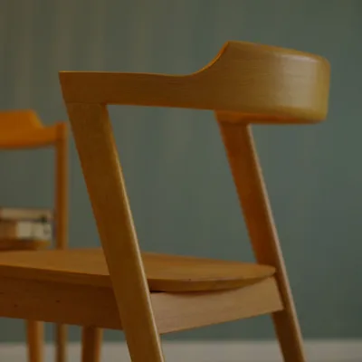 Chaise en bois d’iroko