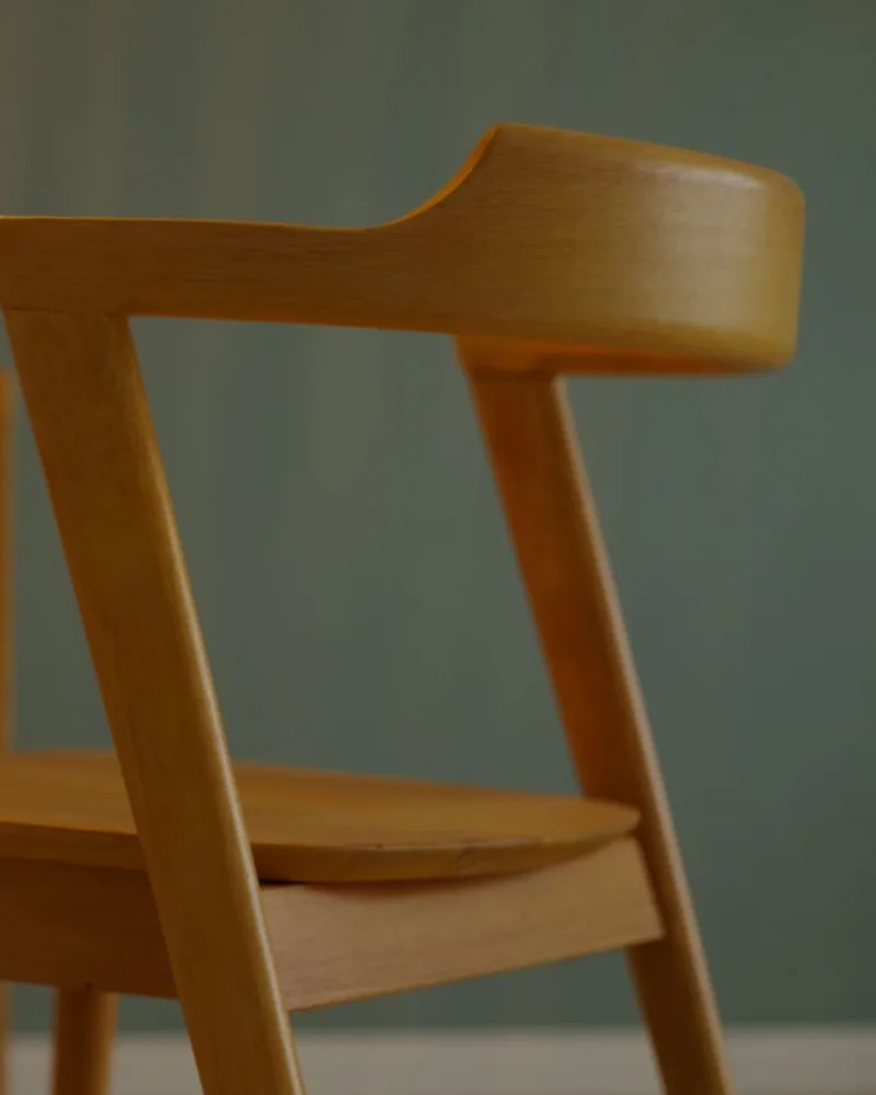 Chaise en bois d’iroko