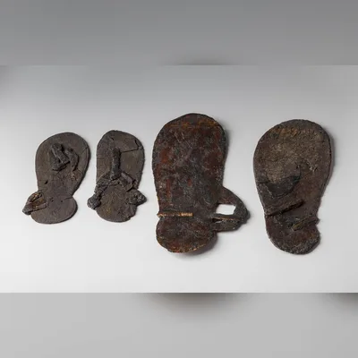 Lot de vieilles pièces en cuir