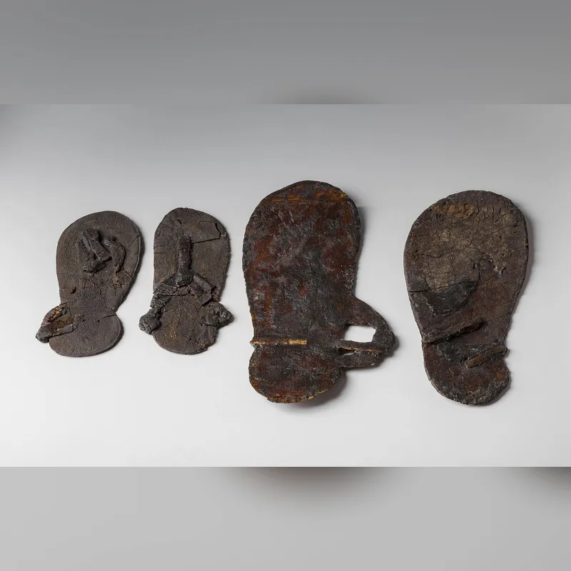 Lot de vieilles pièces en cuir