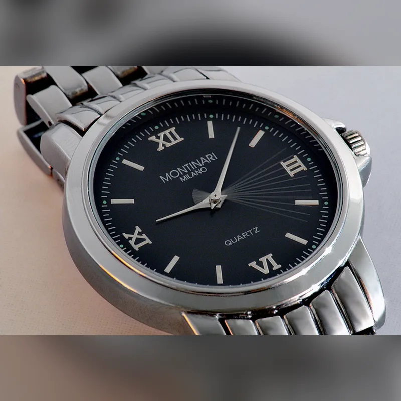 Montre homme cadran noir bracelet métal argenté