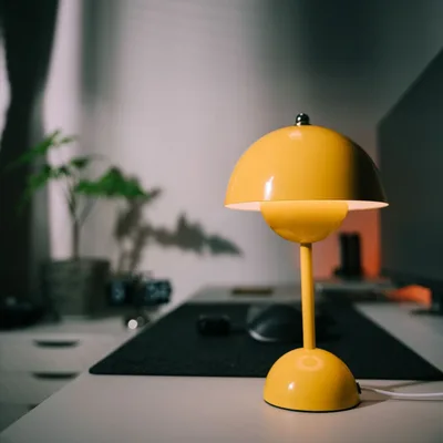 Lampe de chevet jaune