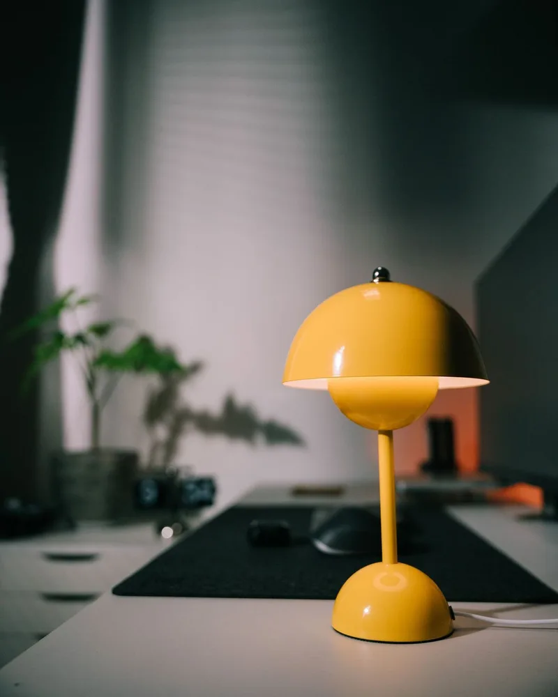 Lampe de chevet jaune