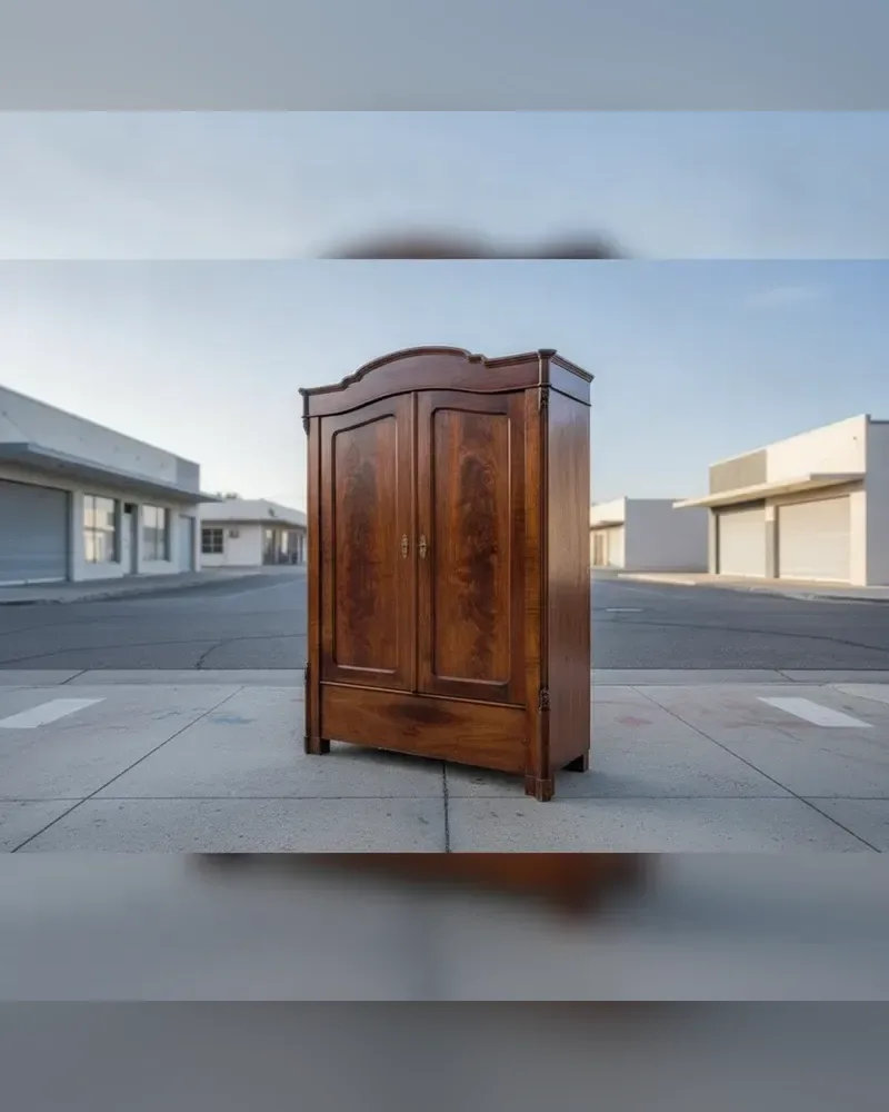 Grande armoire ancienne en bois massif