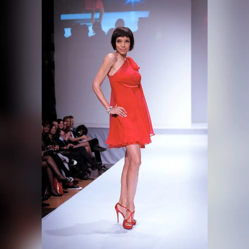 Robe rouge courte fluide
